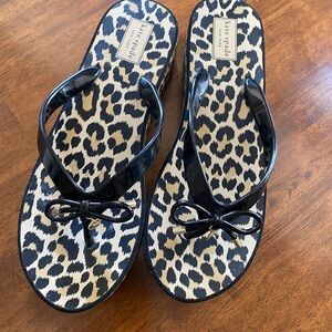 Kate Spade New York Sz 10 Rhett Leopard Flip Flops Thong Rubber Sandal Bow Charm